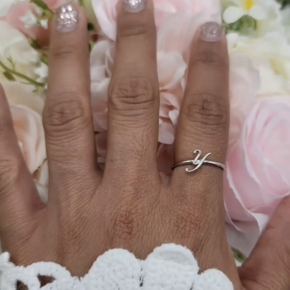 ♥️ DAINTY INITIAL STERLING SILVER RING - Picture 9 of 13